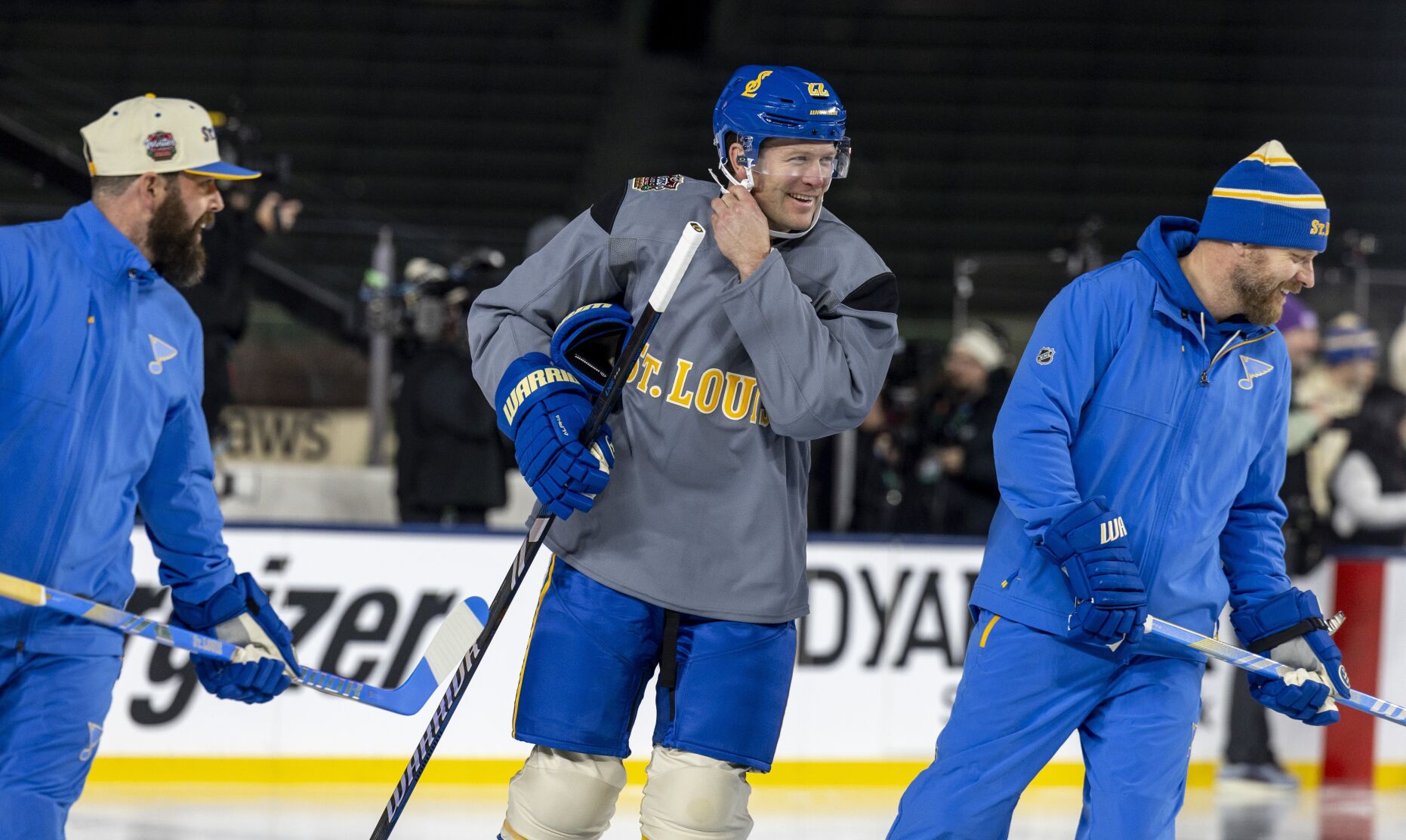 51şÚÁĎ Blues practice ahead of the Winter Classic in Chicago
